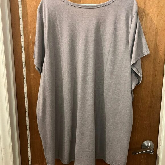 Size 5(5X) - Torrid - Light Gray V-Neck Classic Fit T-Shirt - Picture 4 of 5